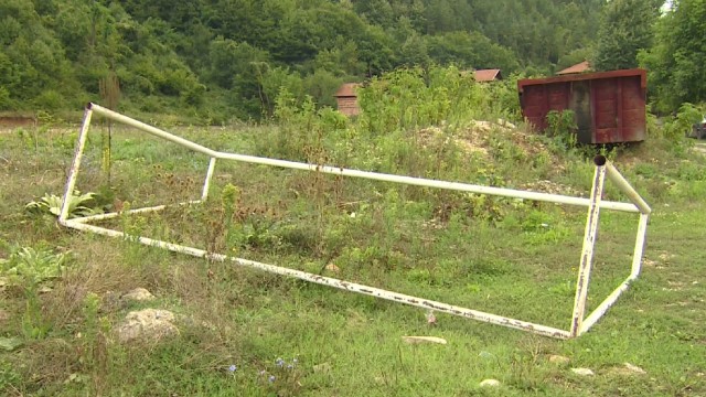 Снимка: Кой е виновен за нелепата смърт на детето, затиснато от футболна врата в Градежница
