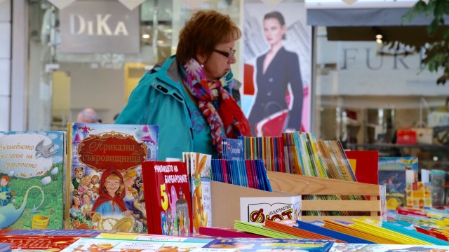Снимка: Над 60 издателства участват в Алеята на книгата в София