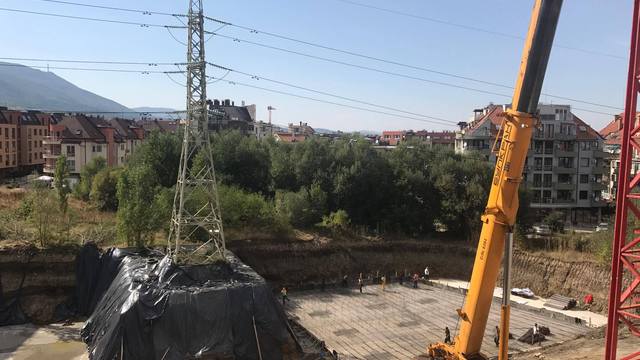 Снимка: КАК СЕ СТРОИ ПОД 