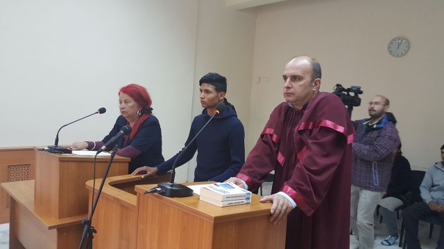 Снимка: Съдът остави в ареста ученика, ударил с кол учител в Садово