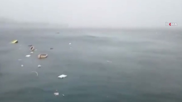 Снимка: Хеликоптер падна в морето край Истанбул