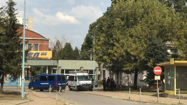 Снимка: Екопроверка и жандармерия в „Брикел”