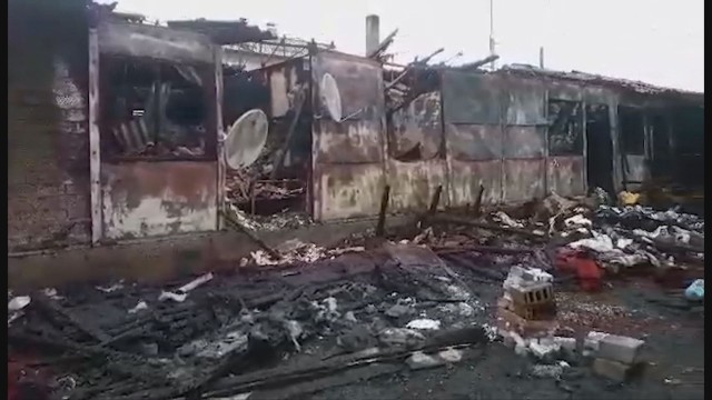 Снимка: Пожар изпепели домовете на пет семейства в Разлог