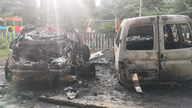 Снимка: Запалиха две коли в София тази нощ