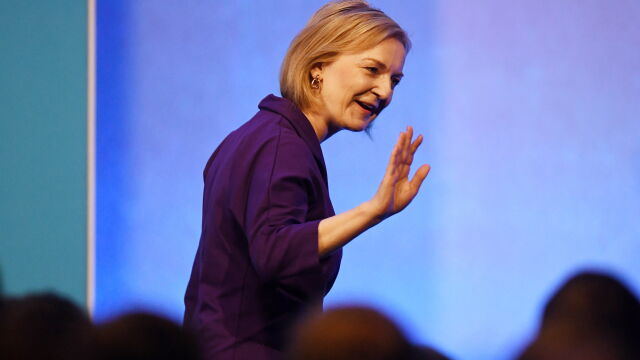 Снимка: Крайната левица готви въоръжен бунт в САЩ? Лиз Тръс предупреждава, че в Щатите 