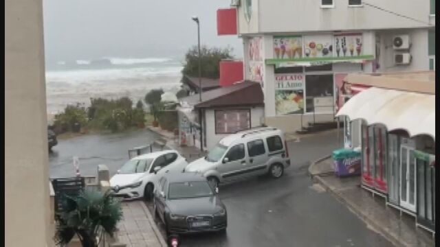 Пожарната: Има сигнали за хора в затруднено положение в къмпингите „Нестинарка“ и „Арапя“