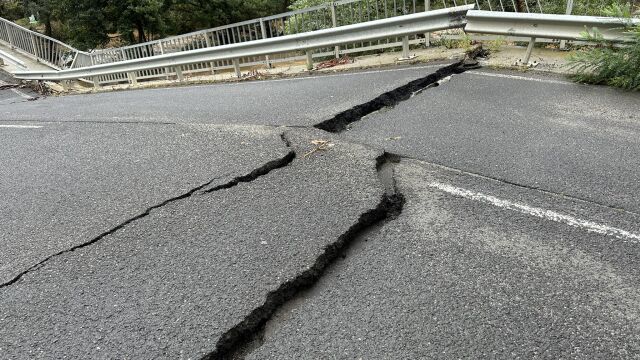 Разрушеният мост при Царево: Започва изграждането на временно съоръжение