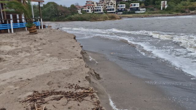 Препоръка към туристите в Царево: Не се къпете в морето