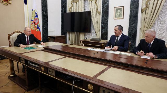 Снимка: „Сега работи в министерството на отбраната“: Путин се срещна с бивш висш командир на „Вагнер“