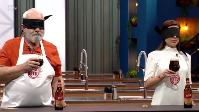 Хоби готвачите дегустират авторско пиво, което са създали заедно chef Таралежков и главният технолог на 