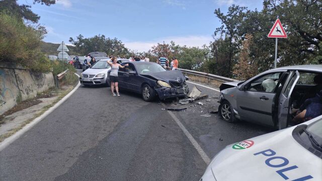 Снимка: Жена загина при тежка катастрофа край Слънчев бряг (СНИМКИ)