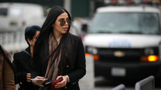 Снимка: От затвора до модния подиум: Съпругата на Ел Чапо дефилира в Милано 