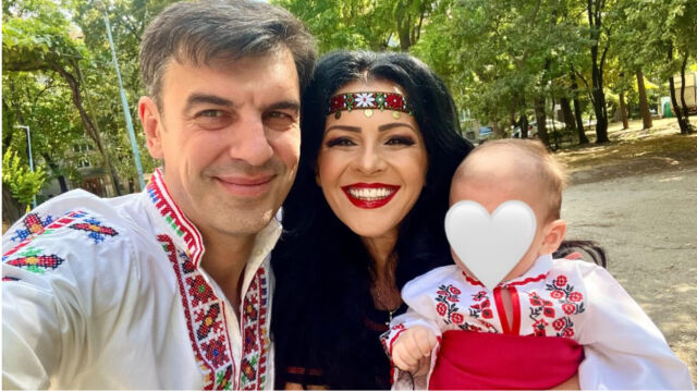 Снимка: 50-годишната Росица Пейчева показа бебето си за пръв път: Георги ни сплоти (ВИДЕО)