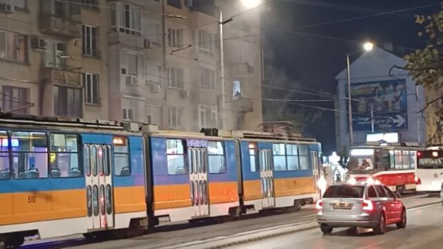 Снимка: Нов инцидент с трамвай: Мотриса аварира на столичния булевард 