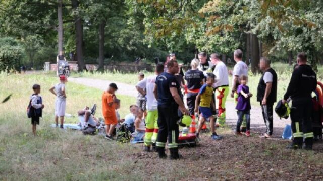 Снимка: Автомобил се вряза в група деца в Берлин, шофьорът е арестуван