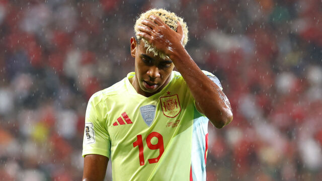 Снимка: Самолетите не чакат дори Ламин Ямал (ВИДЕО)