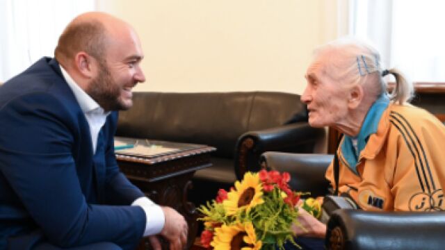 Снимка: 90-годишната Янка Ушколова запази дома си: ВКС окончателно отмени измамното арбитражно решение