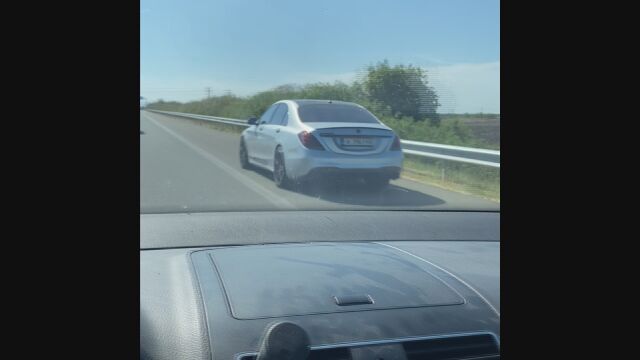 По зрителски сигнал: Мъж изпреварва два пъти в аварийната лента на магистрала 