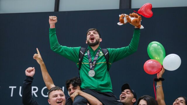 Снимка: Героите от Ливърпул: Ще става все по-добре (ВИДЕО)