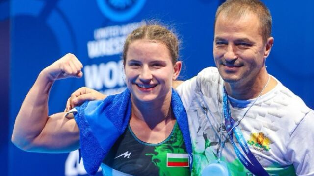 Снимка: Ще живееш в сърцето ми: Скръбта на Биляна Дудова
