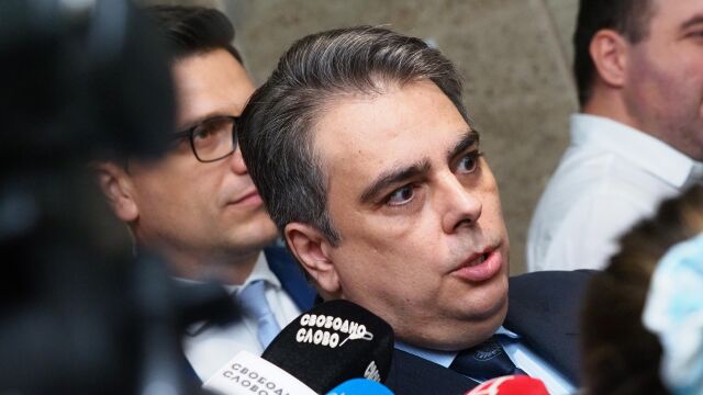 Асен Василев: Държавата не е с главно „Д“ като Делян, а с главно „Б“ като България