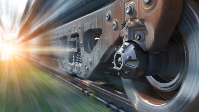 Бързият влак от Варна за София блъсна пресичащ мъж - той е починал на място