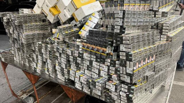Снимка: Откриха над 125 000 къса цигари, укрити в пътнически куфари, на МП Капитан Андреево