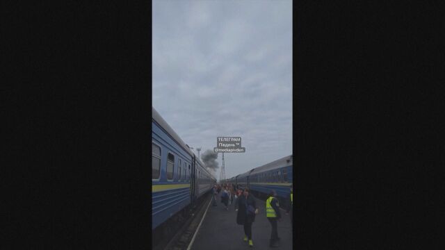 Снимка: Моментът, в който руски дрон порази пътнически влак между Полша и Украйна (ВИДЕО)