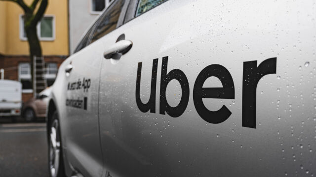 Снимка: Uber е осъден да плати около 35 млн. евро на семейството на жена, убита, след като шофьор я оставил на магистралата