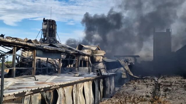 Въздухът след пожара в Бяла: Огънят е напълно потушен. Разследват причините за инцидента
