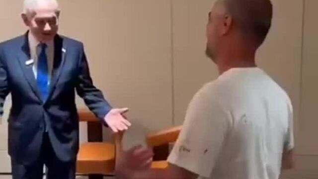 Нетаняху се срещна с окървавени пътници от отвлечения полет за Тел Авив (ВИДЕО)