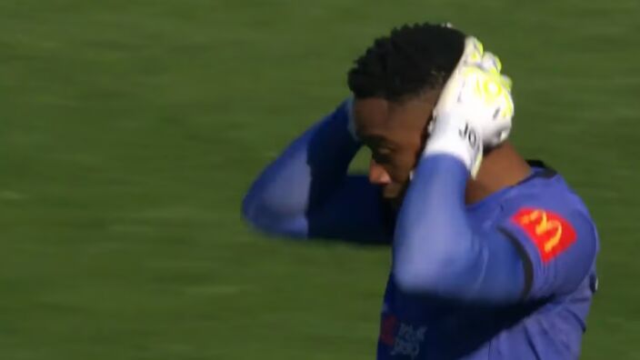 Не сте виждали такъв автогол (ВИДЕО)