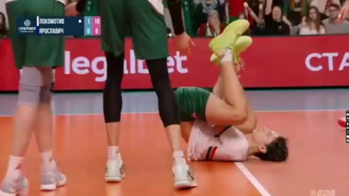 Мони Николов се контузи при блокада (ВИДЕО)