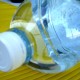 9-годишно дете пи водка от закупена бутилка минерална вода