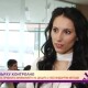 Млада учителка привлича вниманието на децата с нестандартни методи