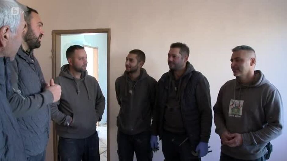 "Бригада Нов дом" запретна ръкави, за да преобрази дома на Радка, Веселина и Любомир