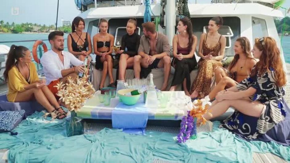 Виктор и момичетата разкриват най-необичайните свалки, които са получавали