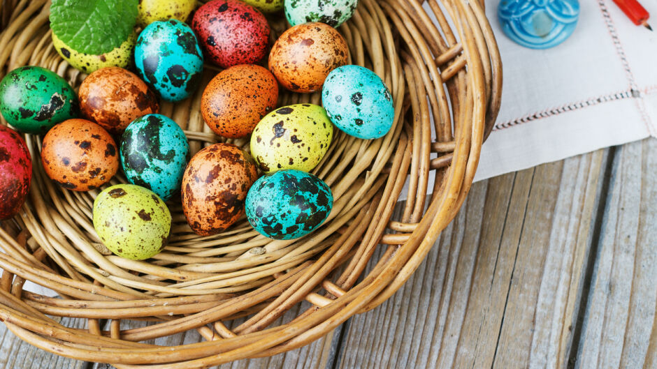 Как се боядисват пъдпъдъчи яйца за Великден – с естествени шарки или в чист цвят
