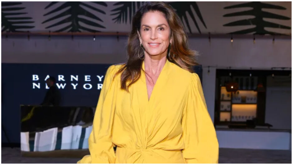 Синди Крауфорд радва фенове по бански в Мексико - ето с кого е (СНИМКИ)