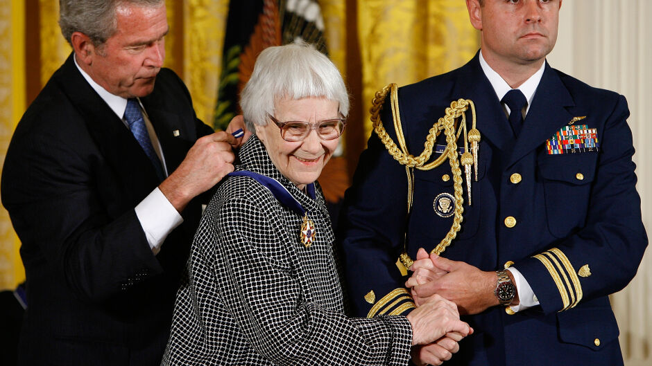 100 г. Харпър Ли: Писателката, която покори света с един-единствен роман - "Да убиеш присмехулник"