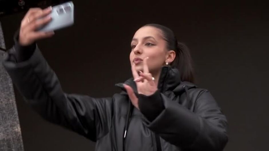 #Гласът зад кадър, специален епизод: Елена Попова, която не се разделя с телефона си