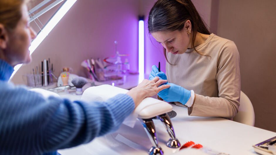 Най-яките маникюри, които си правихме през 2025 г. (СНИМКИ)