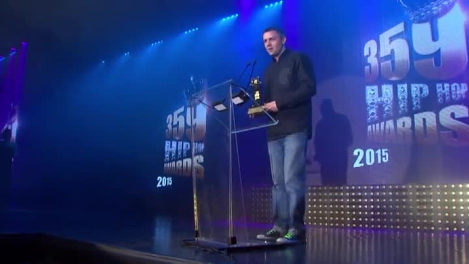 И първите изпълнители, които си тръгват със статуетка от 359 HipHop Awards 2015, са...