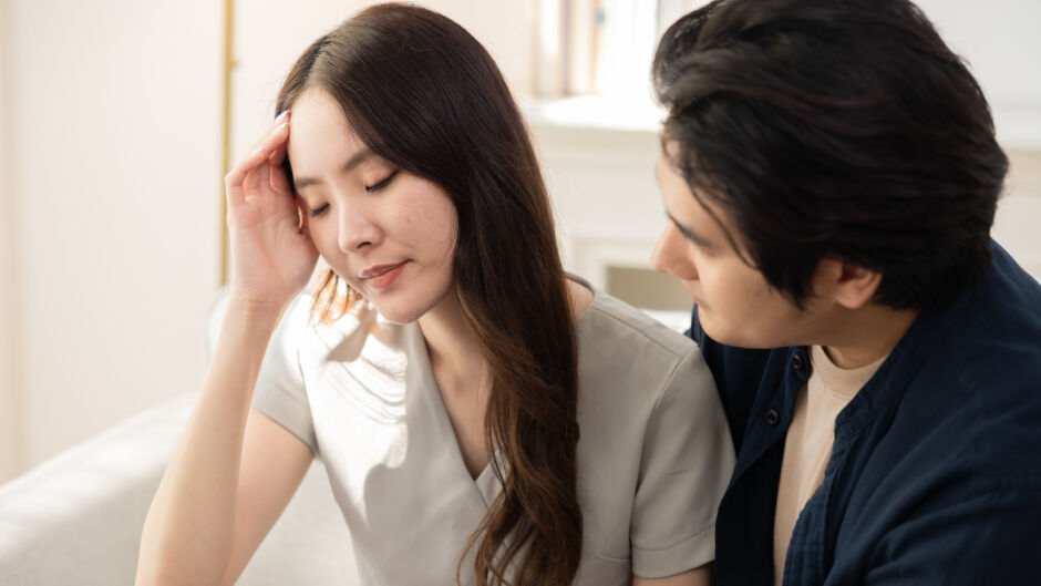 Японска терапия със сълзи: Наемаш красив мъж, който плаче с теб в офиса (ВИДЕО)