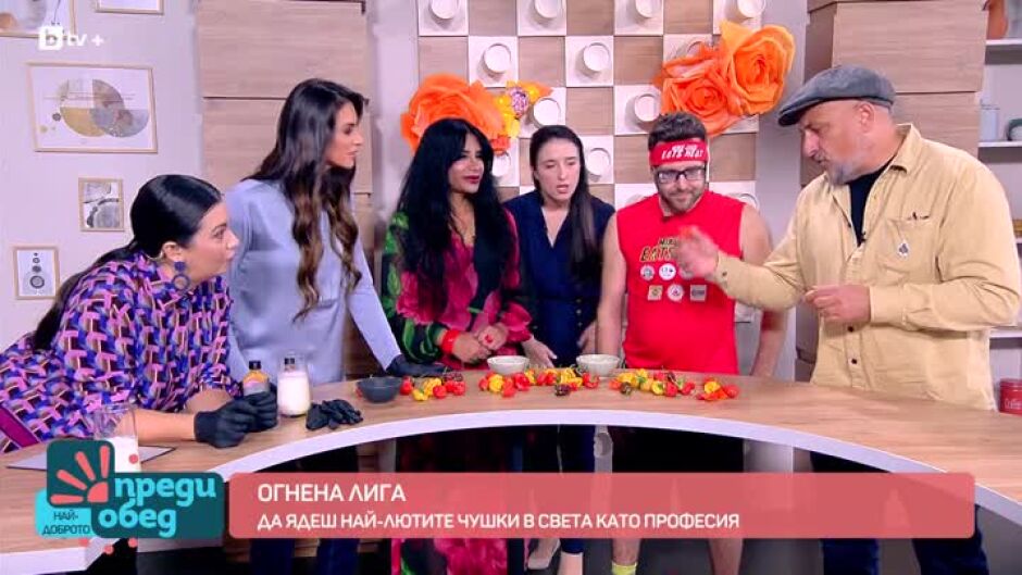 Те ядат най-лютите чушки в света, без да им мигне окото!
