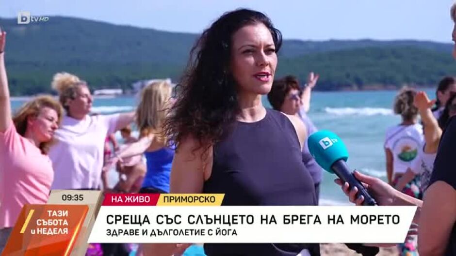 Среща със слънцето на брега на морето