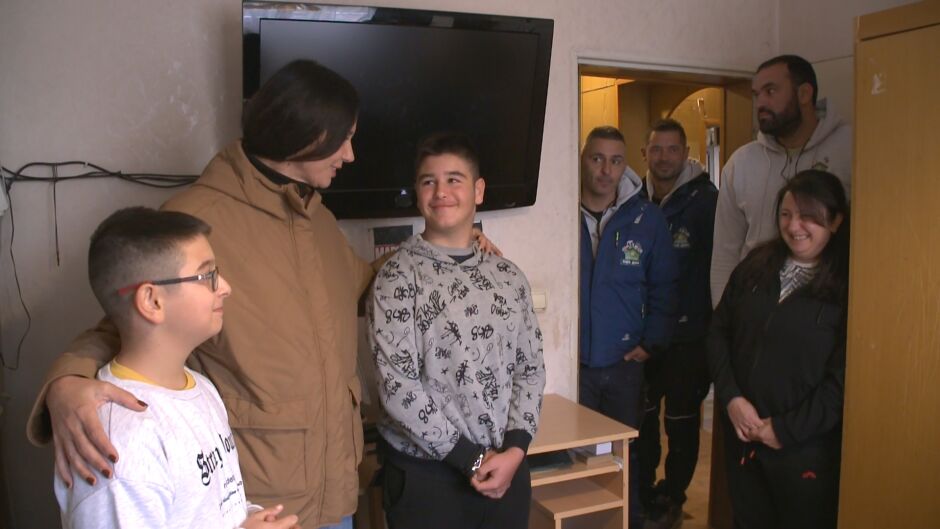 Загубила съпруга си в катастрофа: "Бригада Нов дом" връща надеждата на жена, отглеждаща сама децата си 