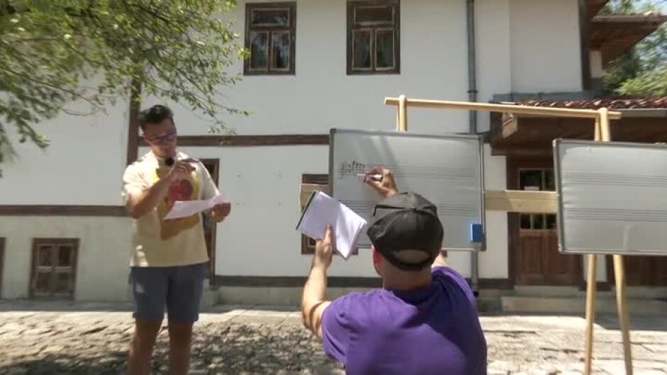 "Още от Бягство към победата": Участниците пишат ноти