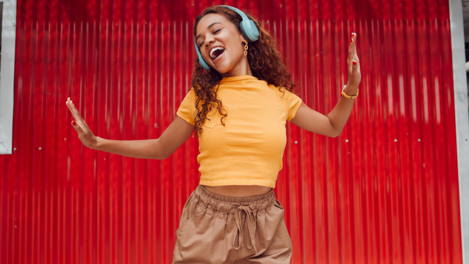 Защо слушаме една и съща песен отново и отново?