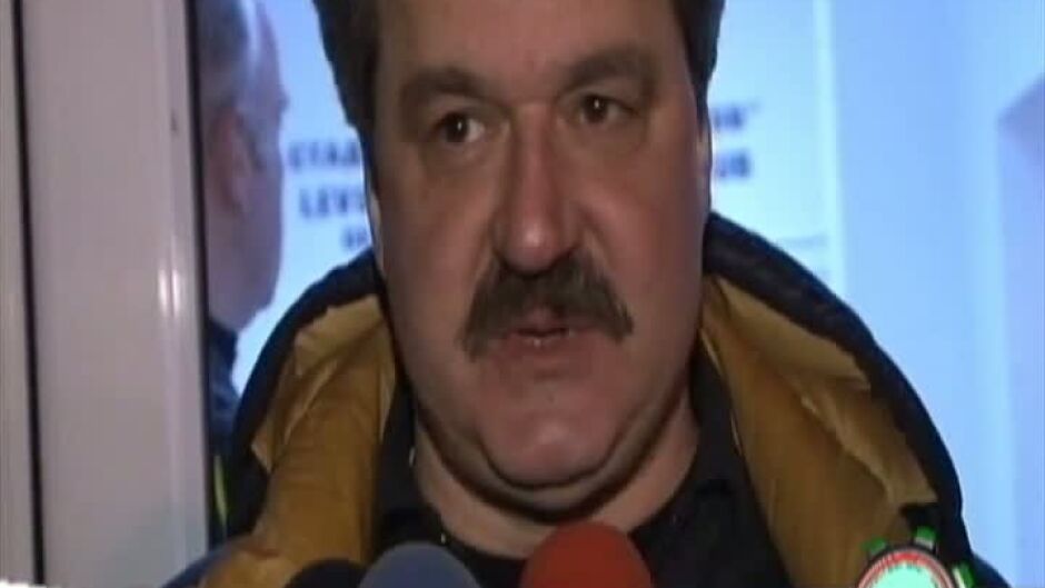 Пак разнасят куфарчета из А група